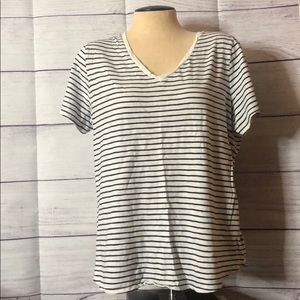 Old Navy white & black striped t-shirt! Size XL